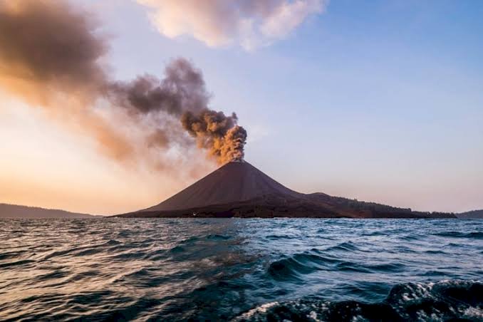 Erupsi Gunung Anak Krakatau, Anak Krakatau Siaga, Berita Gunung Api, Selat Sunda, PVMBG, Berita Banten Hari Ini